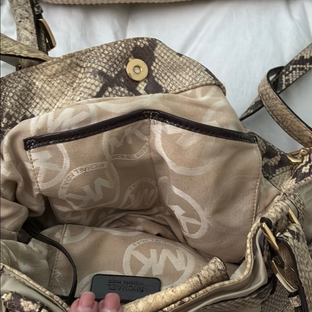 Michael Kors Tan and Brown Shoulder Bag with Slouchy Silhouette - Picture 9 of 12